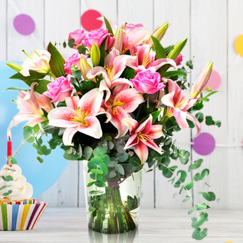 Dulce Felicitación: rosas y lirios