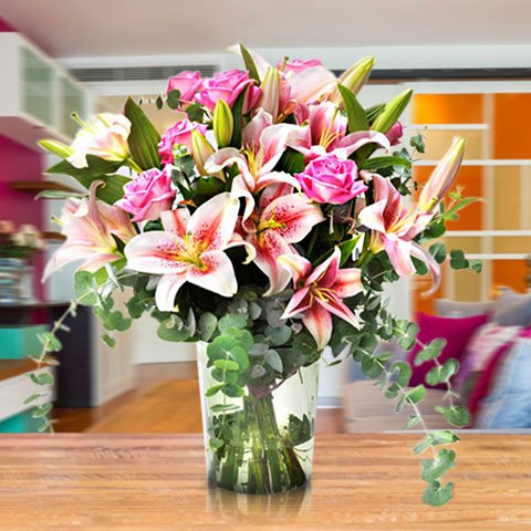 Für das allerbeste Geburtstagskind: rosa Rosen und Lilien