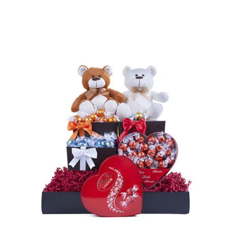 Vollkommene Liebe mit Pralinen und Teddy