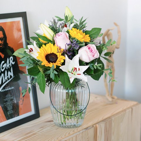 Konfetti: Sonnenblumen und Lilien