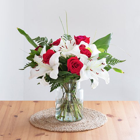 Come d'Incanto: Rose Rosse e Gigli